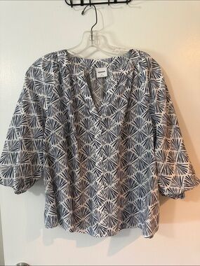 Sonoma Navy and White V-Neck Puff Sleeve Blouse with Fan Print